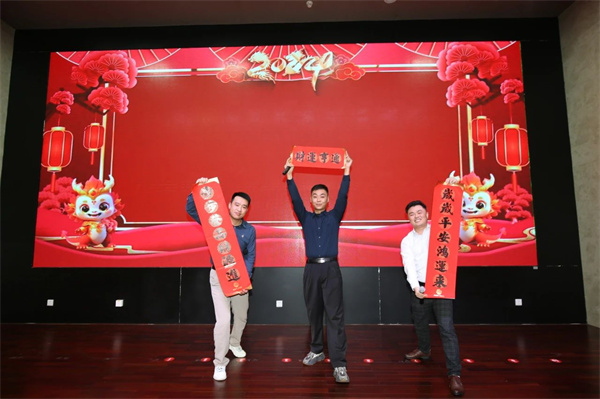 1706847007509970.jpg 表演01.jpg