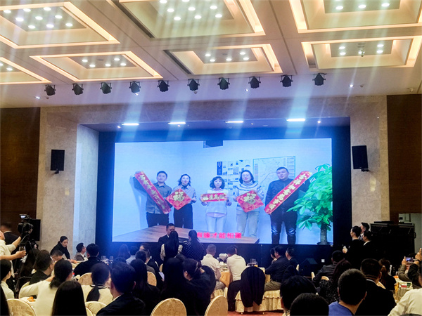 1706847023681093.jpg 表演03.jpg